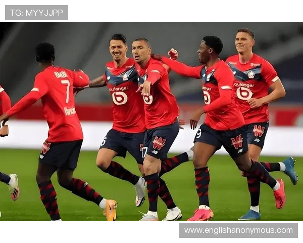 费内巴切在激烈对决中的表现稳健，展现强大实力和精彩瞬间